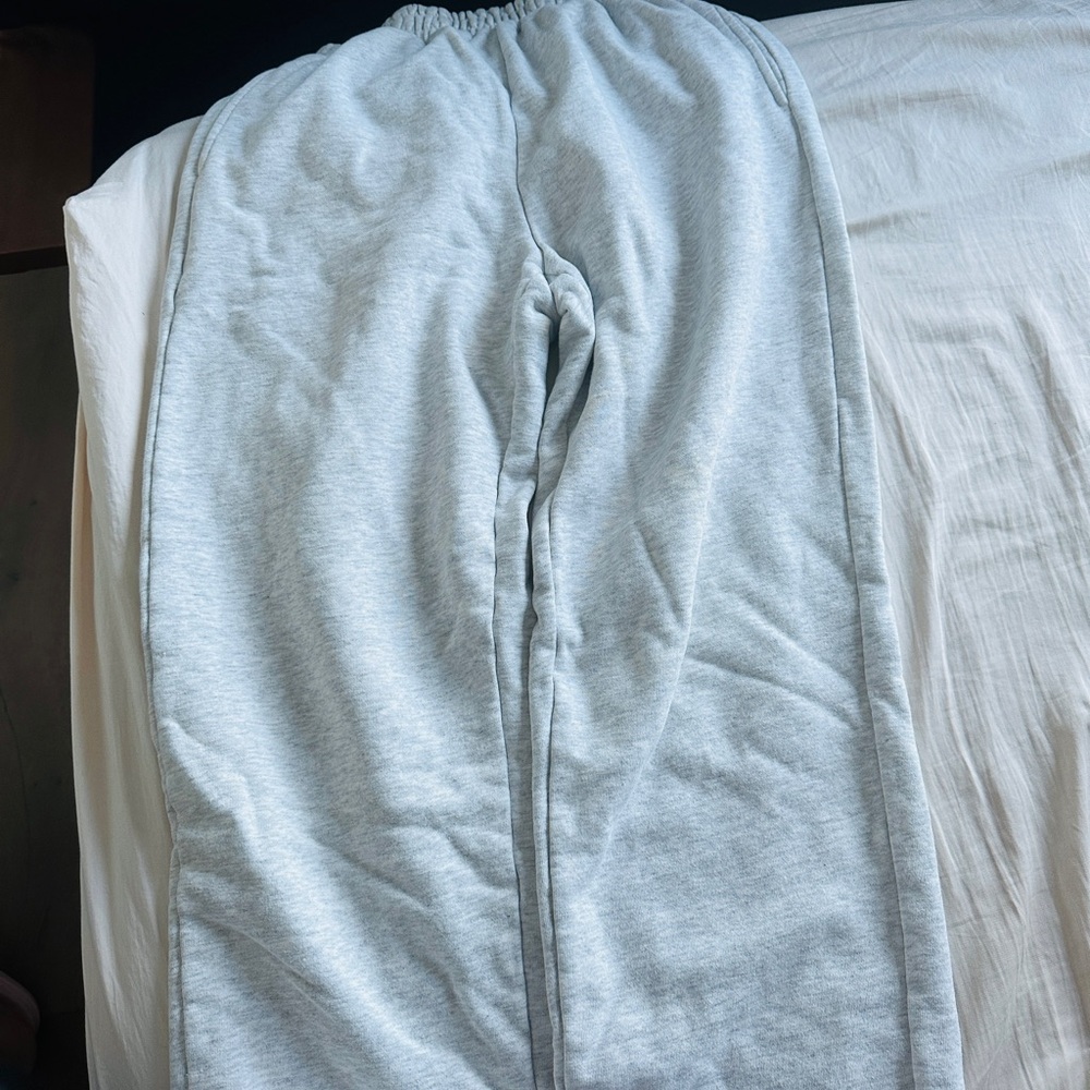 Light Gray 100% Cotton Sweatpants – Relaxed Fit
Unisex